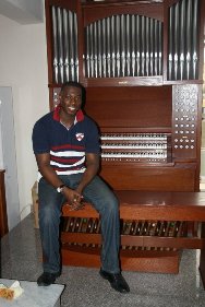 MR.JULIUS NGLASS 
CONTENT PASTORALE '11
